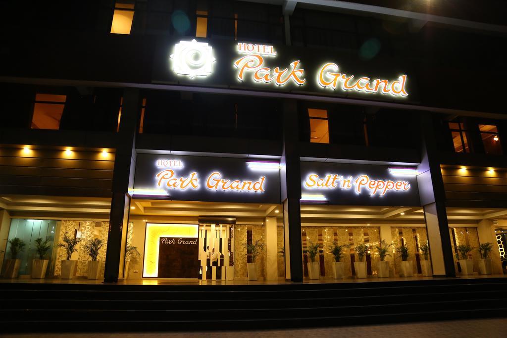 Hotel Park Grand Чандігарх Екстер'єр фото