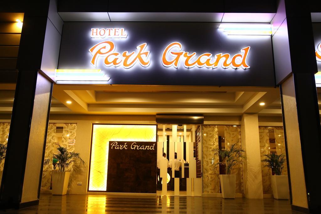 Hotel Park Grand Чандігарх Екстер'єр фото